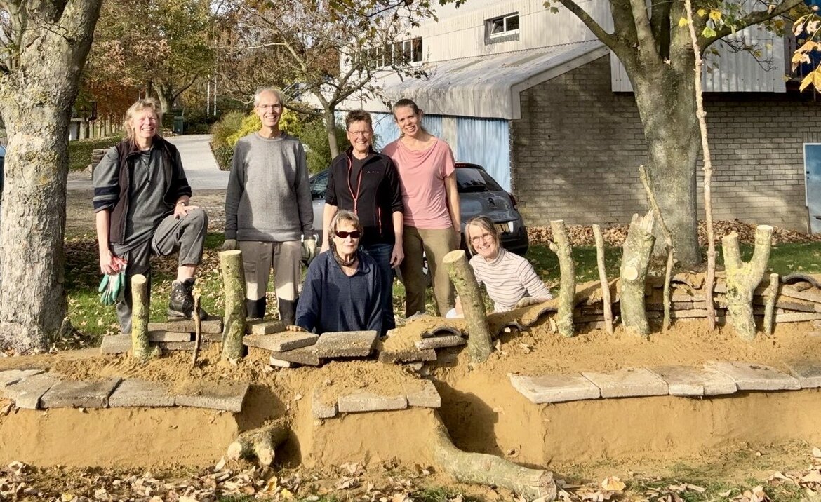 2025-11-08-bijenburcht-4-rv-aeneas-roermond-gereed-met-de-werkbijen-jpeg